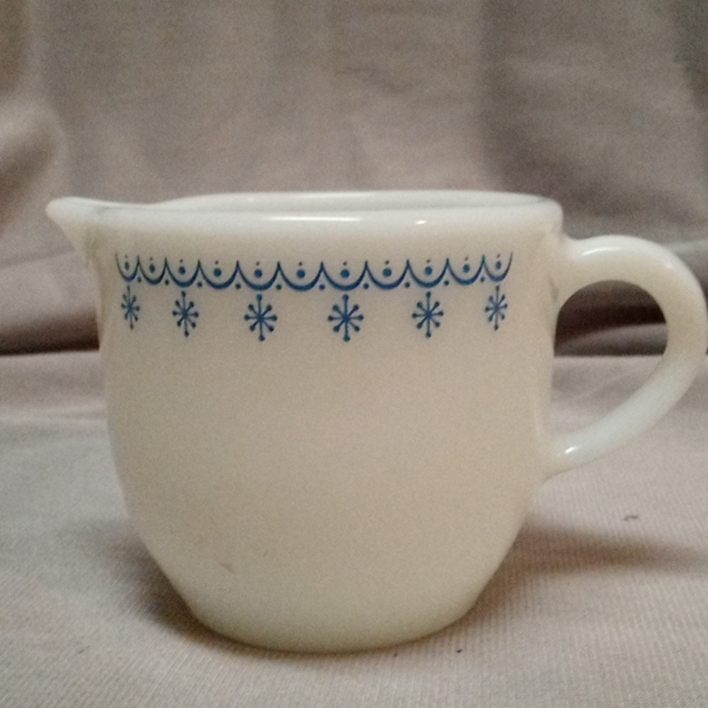 Vintage Pyrex Snowflake Garland creamer bowl